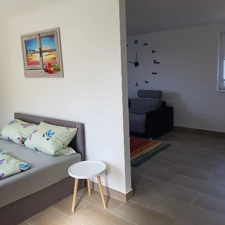 Hibiskus Appartementhaus * チェーセクトマイ